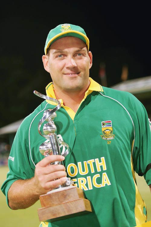 Jacques Kallis holds the record of most Man of the match in Test Cricket