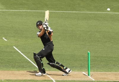 Martin Guptill's 70 runs helped New Zealand to win over Zimbabwe