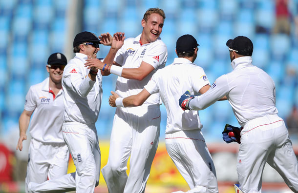 England gains advantage on the bowler’s day
