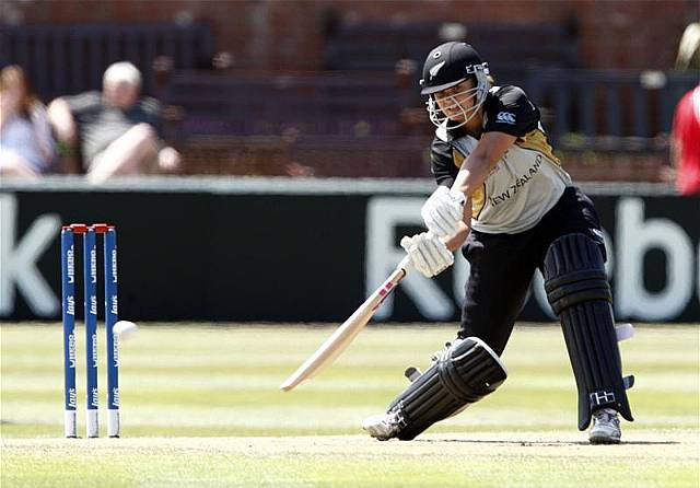 New Zealand captain Suzie Bates lead country to the victory over Australia in 4th T20 Cricket match at Sydney