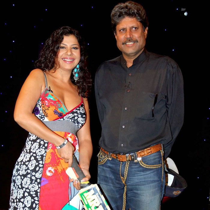 Sambhavna Seth poses with Kapil Dev