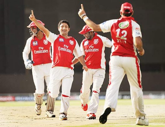 piyush chawla- Deciding three wickets at a crucial moment