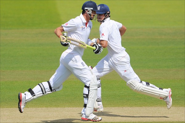Alastair Cook and Kevin Pietersen stabilized England
