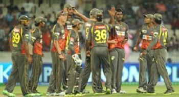 Sunrisers Hyderabad celebrate victory vs. Pune Warriors
