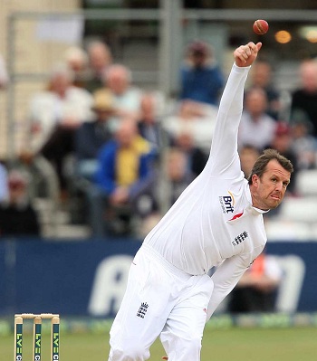 Graeme Swann led England XI to a smooth victory